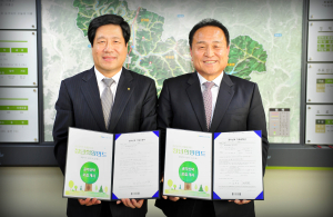 김영만 군위군수, 청년일자리 창출에 동참 청년희망펀드 공익신탁 가입