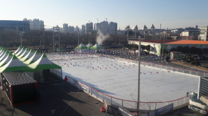 “얼음위 씽씽”…도심속 겨울스포츠 즐기자!