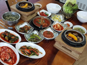  제주 조천 맛집 가성비 좋은 보말가마솥정식 제공하는 에코랜드 근처 ‘명가국밥집’