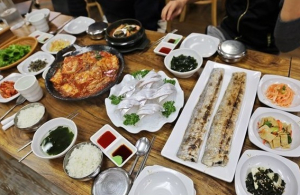 제주도 중문 관광단지 맛집 ‘이조은식당’ 세가지 갈치요리를 한 번에 효리의단골집