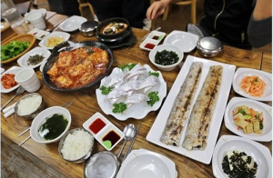 효리의단골집 제주도 중문 관광단지 맛집 ‘이조은식당’ 칼칼한 갈치조림이 밥도둑