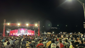 <화보> 포항 영일대 가을밤을 후끈 달군 열창…2천여 관객 환호