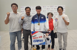 예천군청 소속 김제덕…세번째 올림픽 금메달