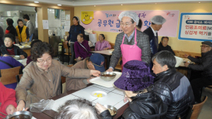 북구청장, 자장면 무료급식 봉사활동