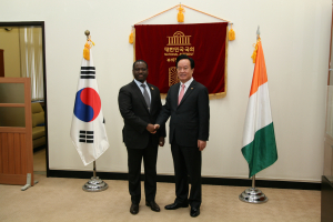“민주주의ㆍ세계 평화 노력해야”