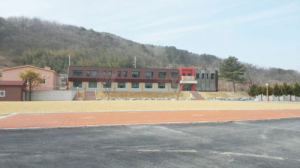노인만 사는 마을에 수억 원 헬스장을?