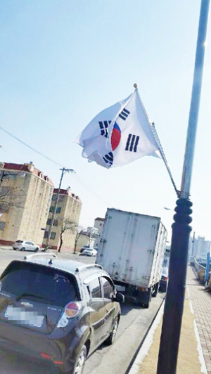 <카메라 고발> 우리나라 국기, 이렇게 천대받아도 되는가?