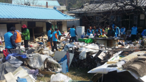 독거노인 가구 찾아 청소 봉사활동