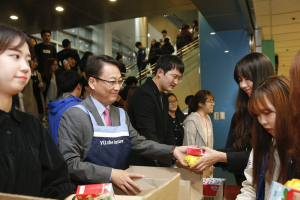 “A+ 간식 드시고 시험 잘 보세요”