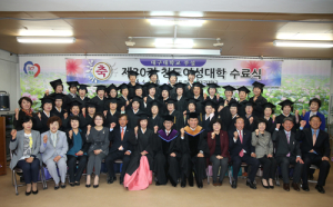 꿈 향한 도전…청도여성대학 100명 ‘학사모’