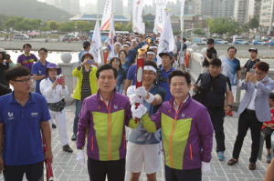 ‘광주U대회 성화’ 영일대 해상누각 밝혔다