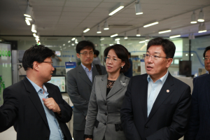 윤 장관 “모범 中企 적극 지원”