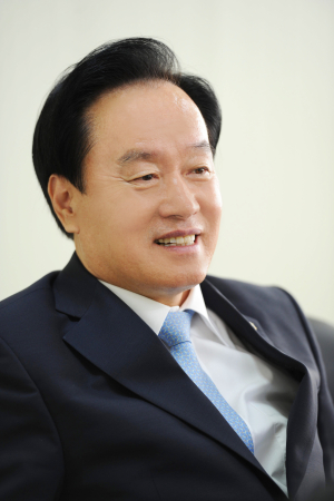 “지혜와 이성의 눈으로 자리해 주시길”