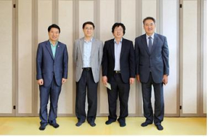 포항제일교회, 최지성 한동대 교목에 수술비 전달