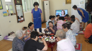 포항 양학동 자유총연맹 여성회, 백학경로당에 삼계탕 대접