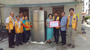 경산라이온스클럽, 초원아파트 경로당에 냉장고 기증