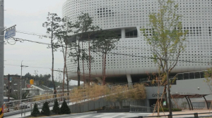 포은중앙도서관, 조잡한 조경수 ‘있으나 마나’