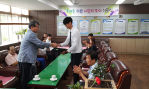조은기 前 국립농업과학원장, 영양고에 도서 전달