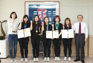 결속력 최고…전국 볼링대회 5인조전 우승