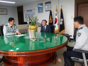 포항 남구청, 오천지구대 방문 축하 화분 전달