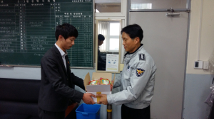 문경경찰, 수능  수험생들에게 합격 기원 메시지 손난로와 무릎 담요 전달