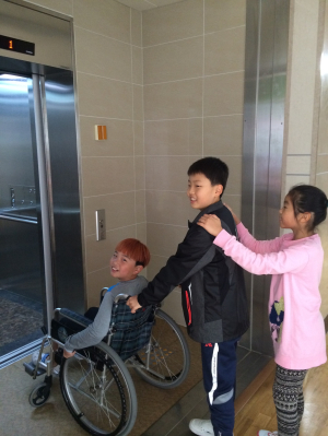 “조금 느려도 괜찮아, 우리는 친구잖아”