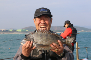 47.5cm 감성돔에 북방파제 들썩~