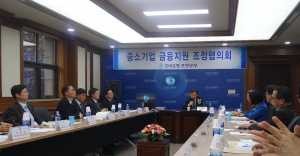 주력산업 ‘먹구름’…금융 활성화로 걷자