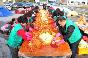 군위읍새마을회 사랑의 김장나누기 행사 개최