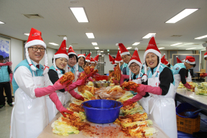 사랑의 온정 담아 버무려요