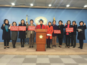 ‘여성비하 망언’… 이용득 정계 떠나라
