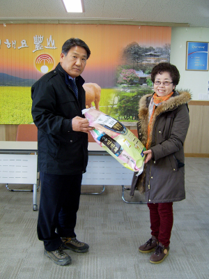 권영숙 씨, 칠순비용으로 경로당에 쌀 전달
