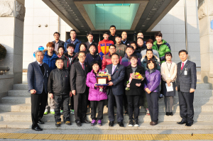 “섬김행정에서 친절행정으로, 그리고 감동까지”