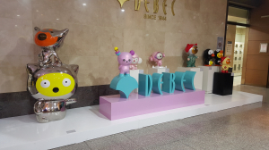 동물 캐릭터가 조각으로…
