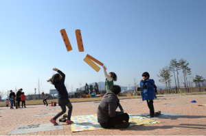 엄마 아빠와 민속놀이 하러 가요