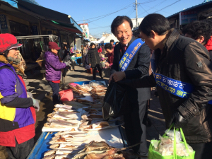 울진교육청, 설맞이 전통시장 장보기 행사