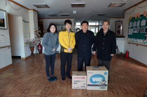 세밑에 따스한 온정 봉양햇빛마을 위문품 전달