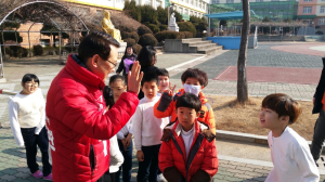 윤두현, 교육환경·활동여건 등 대화