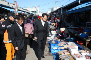 울진소방서, 설맞이 사랑나눔 전통시장 장보기행사