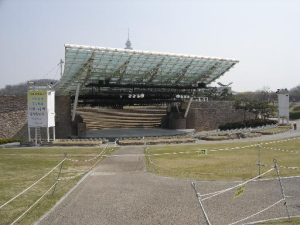 잔디광장 휴식월제 시행 