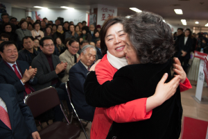 김정재, 선거사무소 개소식…지지자들 운집