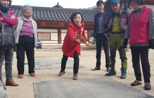 김정재, 덕동문화마을 ‘경로잔치ㆍ윷놀이 대회’ 참석
