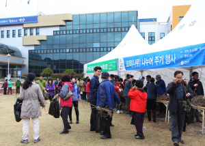 영양, 식목일 맞이 나무 나눠주기 행사 ‘호응’
