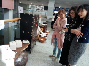 한땀한땀 바느질로 생활용품 ‘뚝딱’