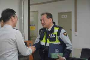오완석 포항북부경찰서장, 이상국 경위에 표창 수여
