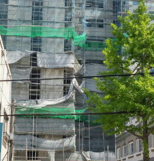 건설현장, 미세먼지 방지 부직포 ‘너덜너덜’