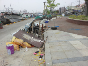 수년 째 쓰레기 범벅…포항 동빈부두 ‘몸살’