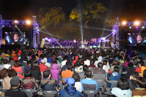 경주, 세계 유일 고분 콘서트 ‘봉황대 뮤직스퀘어’ 팡파르