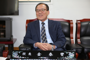 이 시대 최고의 스승 포항이동초 김춘섭 교장