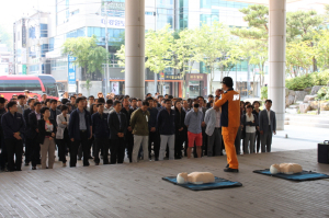 ‘입막고 대피하세요!’…민방공대피훈련